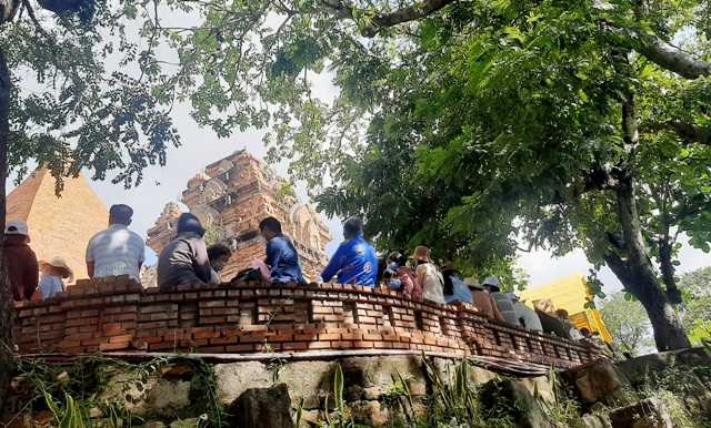 Khánh Hòa: Hơn 30.000 lượt người dân, du khách tham gia lễ hội Tháp Bà Ponagar - ảnh 3
