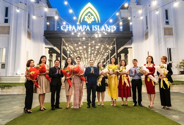 Các hoa hậu, người đẹp ấn tượng với nghề làm gốm Chăm, đan nón ở Nha Trang - ảnh 1