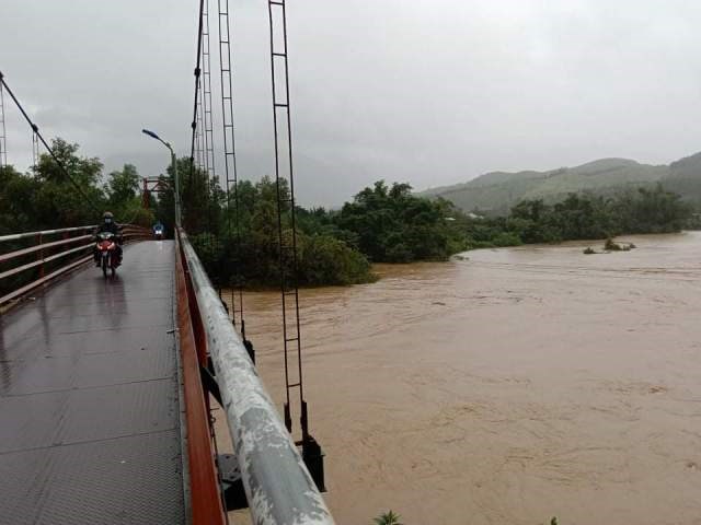 Khánh Hòa: Nhiều tuyến đường giao thông ngập sâu trong nước, chia cắt - ảnh 4