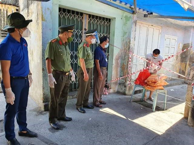 Khánh Hòa: Hỗ trợ nhu yếu phẩm cho người dân, sinh viên sống trong các khu nhà trọ - ảnh 2