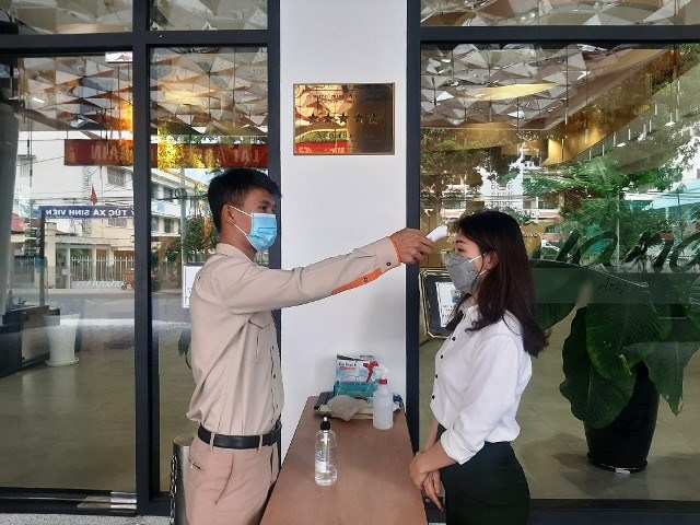 Khánh Hòa:  Phòng, chống dịch tại cơ sở cách ly, lưu trú chờ ngày đón khách - ảnh 2