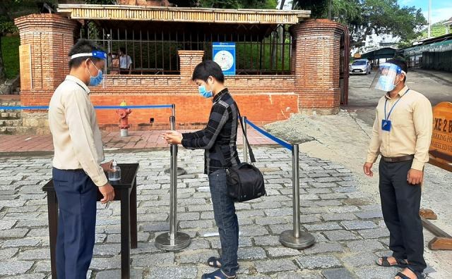 Khánh Hòa: Tháp Bà Ponagar và dành thắng Hòn Chồng mở cửa đón du khách - ảnh 2