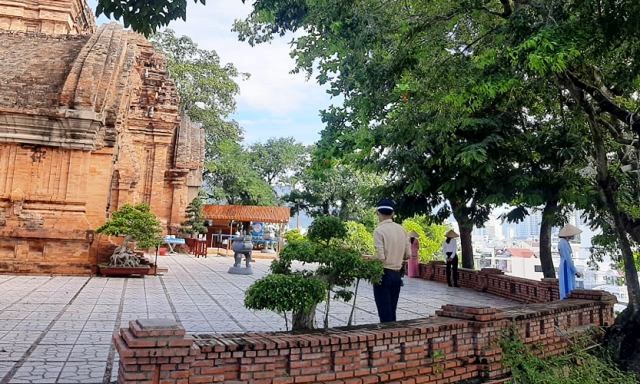 Khánh Hòa: Tháp Bà Ponagar và dành thắng Hòn Chồng mở cửa đón du khách - ảnh 7