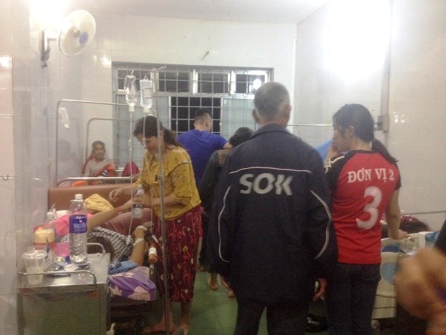 Đắk Lắk: Đi ăn tiệc cưới 77 người nhập viện nghi ngộ độc thức ăn - ảnh 1