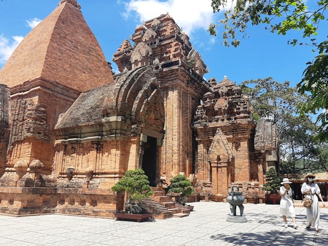 Miễn phí vé tham quan Tháp Bà Ponagar cho người dân và du khách - ảnh 1