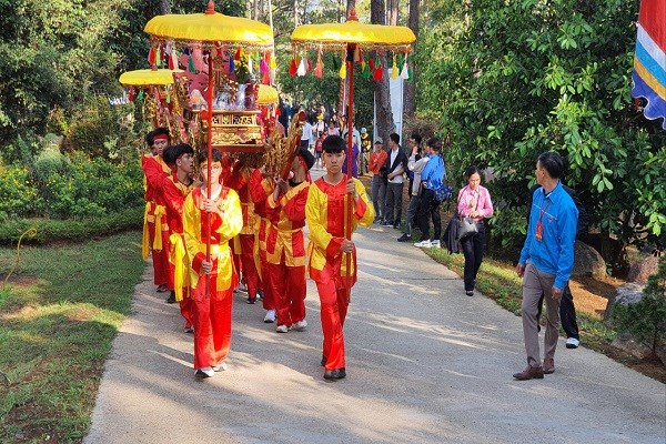 Dâng hương tưởng niệm các Vua Hùng tại Lâm Đồng - ảnh 1