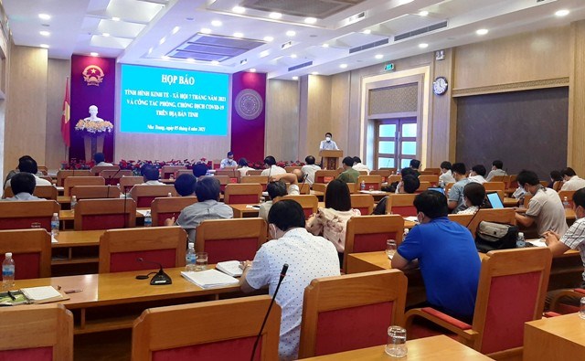 Khánh Hòa: Dịch Covid-19 tác động mọi mặt, du lịch chịu ảnh hưởng nhiều nhất - ảnh 1