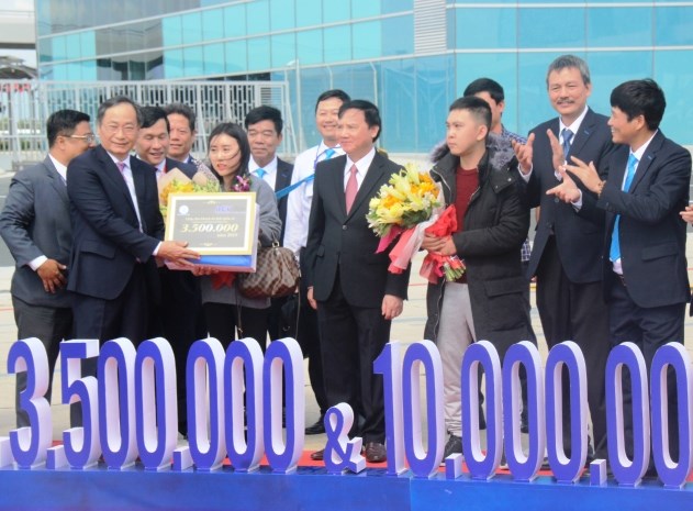Đón khách quốc tế thứ 3,5 triệu đến Cảng Hàng không Quốc tế Cam Ranh - ảnh 1