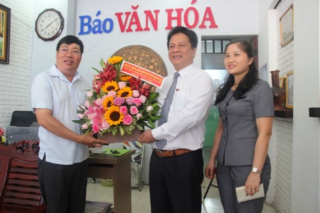 Ban tuyên giáo Tỉnh ủy thăm Văn phòng Đại diện Báo Văn Hóa nhân dịp 21.6 - ảnh 1