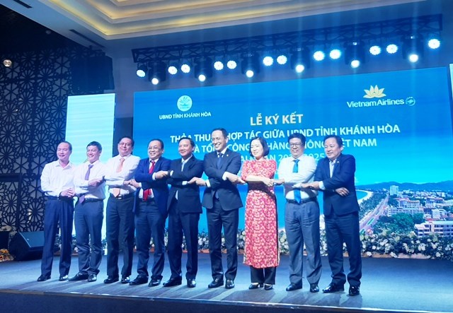 Khánh Hòa cam kết tạo điều kiện doanh nghiệp du lịch phát triển - ảnh 1