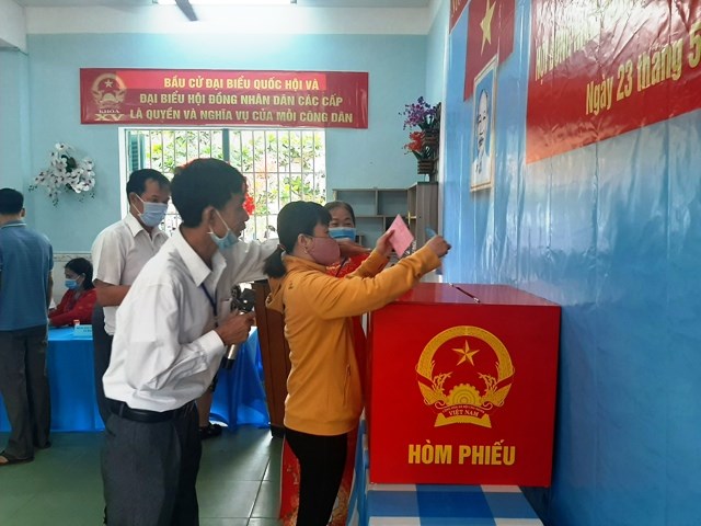 Khánh Hòa: Người dân nô nức đi bỏ phiếu bầu cử - ảnh 2