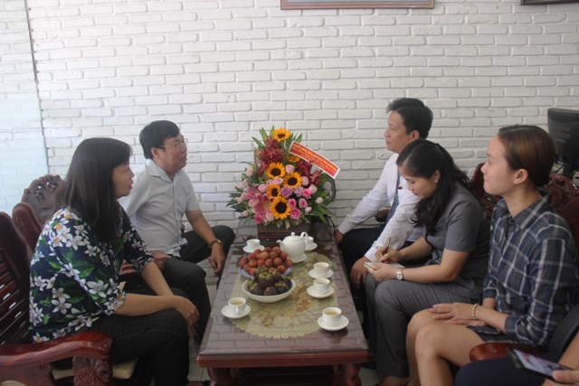 Ban tuyên giáo Tỉnh ủy thăm Văn phòng Đại diện Báo Văn Hóa nhân dịp 21.6 - ảnh 2