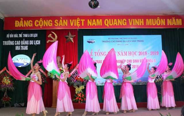 Khánh Hòa: 465 sinh viên Trường Cao đẳng Du lịch Nha Trang nhận bằng tốt nghiệp - ảnh 4