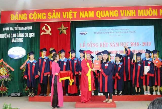 Khánh Hòa: 465 sinh viên Trường Cao đẳng Du lịch Nha Trang nhận bằng tốt nghiệp - ảnh 2