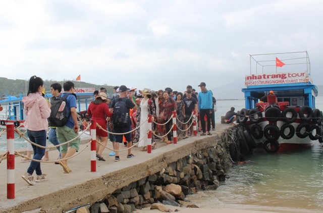 Khánh Hòa: Trong tháng 2, khách du lịch chỉ bằng 23,2% so với cùng kỳ năm 2019 - ảnh 1
