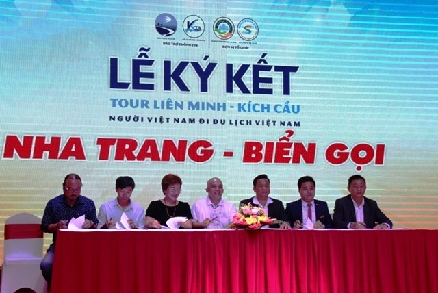 Khánh Hòa: 26 đơn vị lữ hành, doanh nghiệp ký kết tour liên minh kích cầu du lịch - ảnh 1