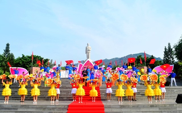 Khánh Hòa:  Tuyên dương 130 đội viên tiêu biểu nhân dịp 130 Ngày sinh Chủ tịch Hồ Chí Minh - ảnh 4