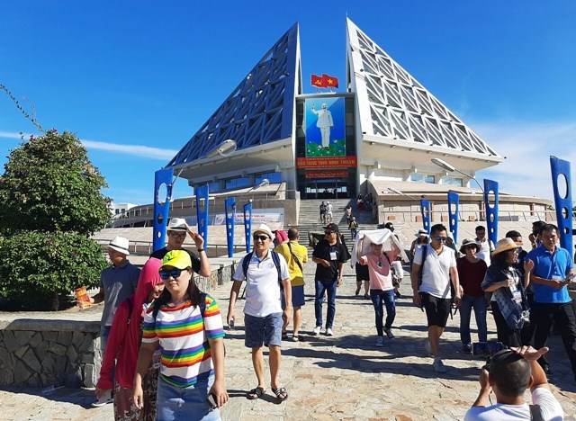 Ninh Thuận:  Khách sạn, resort dọc biển kín phòng do khách nội địa tăng cao - ảnh 1