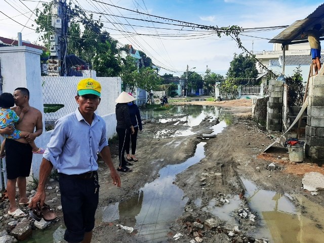 Khánh Hòa:  Ngập lụt, ôi nhiễm kéo dài đe dọa sức khỏe, đời sống người dân - ảnh 1