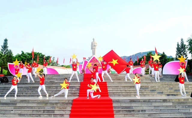 Khánh Hòa:  Tuyên dương 130 đội viên tiêu biểu nhân dịp 130 Ngày sinh Chủ tịch Hồ Chí Minh - ảnh 3