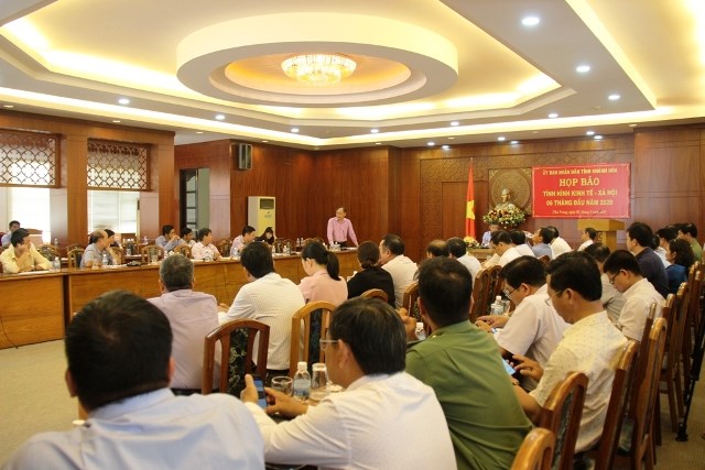 Khánh Hòa: Khởi tố vụ án, khởi tố bị can vụ đập phá xe ô tô, hành hung phóng viên Báo Văn Hóa - ảnh 2