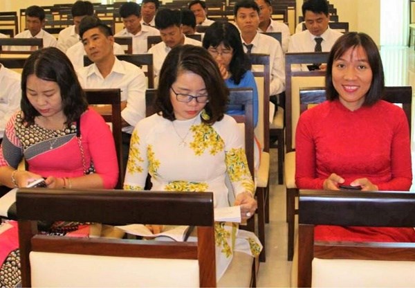 Chuyện về nữ cán bộ kỹ thuật và tình yêu nghề điện - ảnh 2