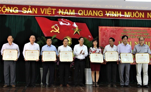 PC Khánh Hòa nhận Bằng khen xuất sắc về thực hiện quy chế dân chủ - ảnh 1