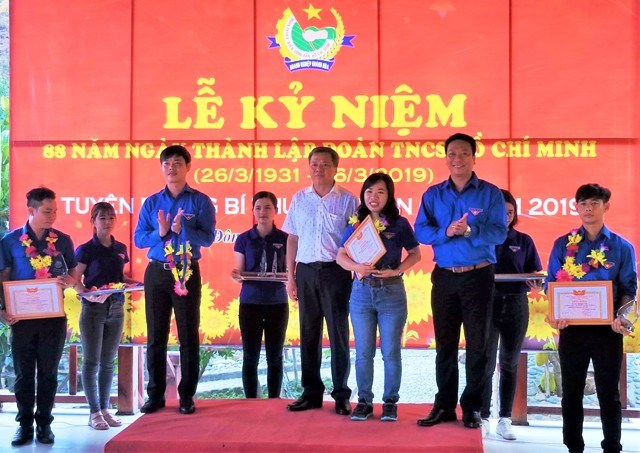PC Khánh Hòa: Tuyên dương 2 Bí thư Chi đoàn giỏi trong công tác phong trào - ảnh 1