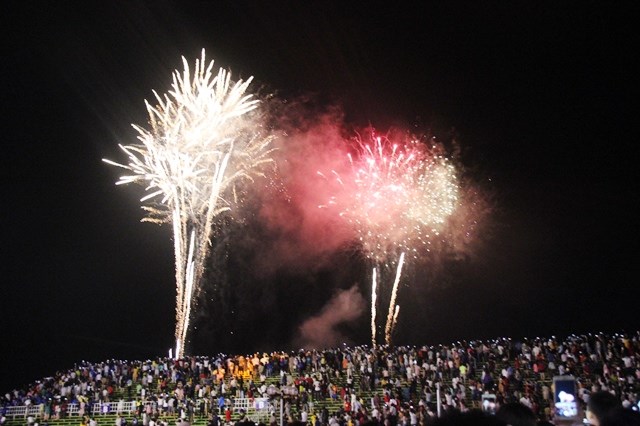 Lung linh đêm pháo hoa "Sắc màu của biển" - ảnh 4