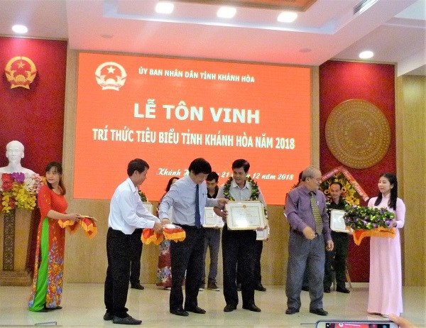 PC Khánh Hòa có 3 cá nhân nhận danh hiệu “Trí thức tiêu biểu tỉnh Khánh Hòa" - ảnh 2