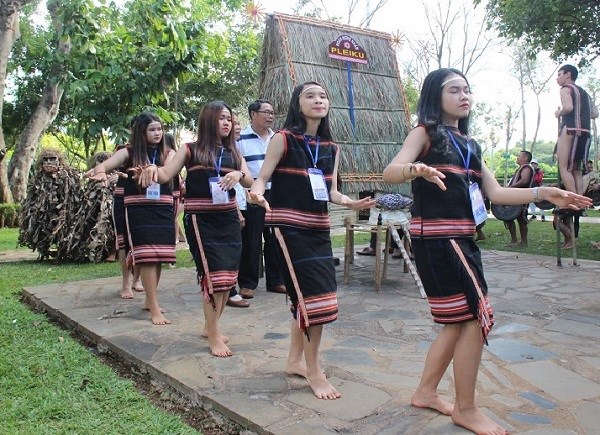 Vẻ đẹp "hút hồn" thiếu nữ Ê Đê tại Festival Văn hóa cồng chiêng 2018 - ảnh 3