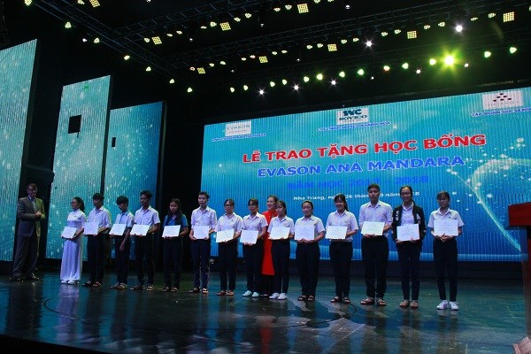 Doanh nghiệp du lịch tặng 161 suất học bổng cho học sinh nghèo vượt khó - ảnh 2
