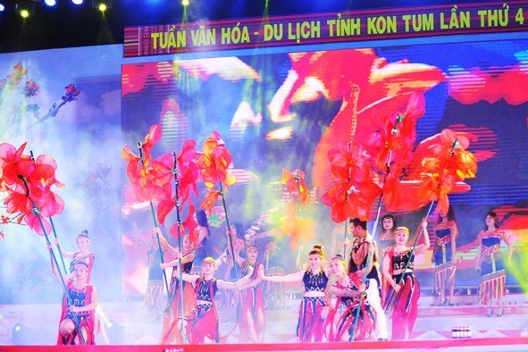 Đặc sắc đêm Khai mạc Tuần Văn hóa – Du lịch Kon Tum lần thứ 4, năm 2018 - ảnh 7