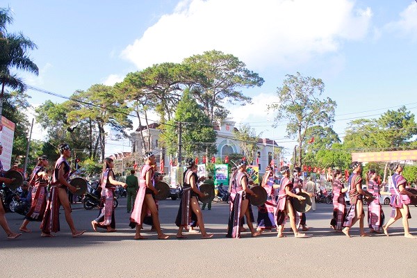 Hơn 1.000 nghệ nhân tham gia Lễ hội cồng chiêng đường phố Tây Nguyên - ảnh 3