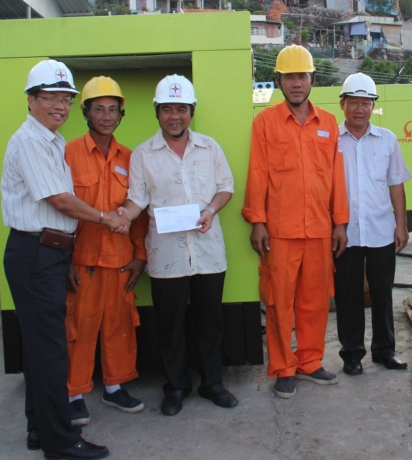Nghĩa tình người thợ điện - ảnh 1
