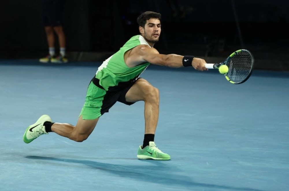 Carlos Alcaraz lần đầu v&agrave;o b&aacute;n kết Australian Open