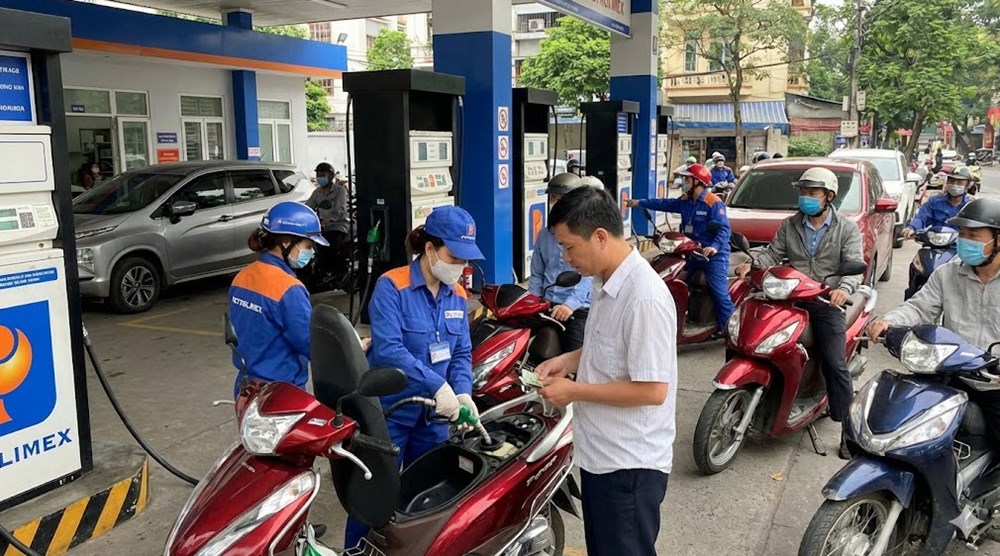 Giá xăng dầu hôm nay: Kỳ vọng thêm một đợt giảm trong chiều 8/1