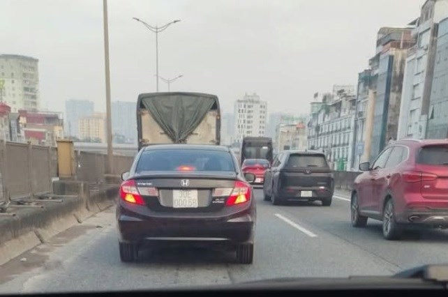 Giao thông Hà Nội sáng 25.9: Vành đai 3 xếp hàng dài, cầu Nhật Tân ùn hướng Nội Bài