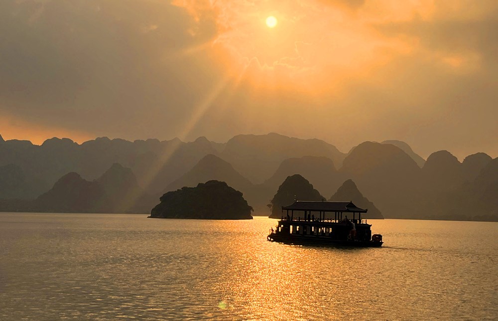 Ngắm hoàng hôn, thưởng thức trà chiều ở hồ Lục Nhạc