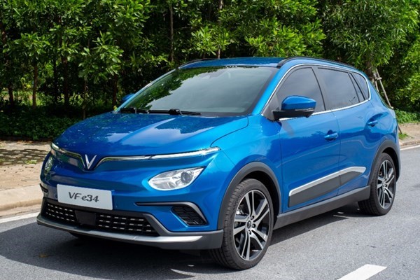 Tài xế taxi công nghệ chỉ ra loạt ưu điểm của xe điện so với xe xăng - Anh 1