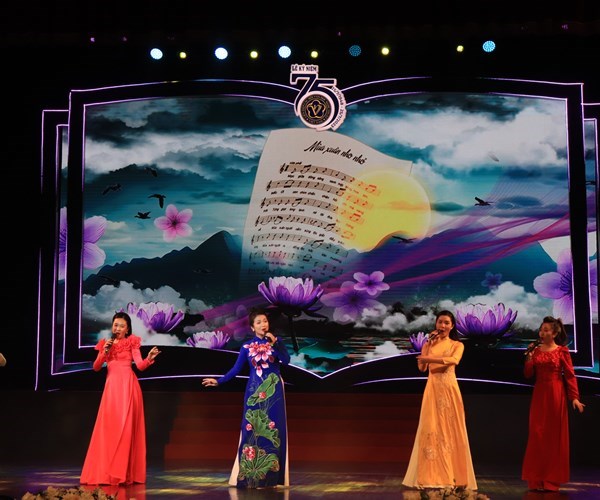 Tổng Bí thư Nguyễn Phú Trọng:  Văn nghệ phải bám sát cuộc sống, dám đi vào những mũi nhọn của cuộc sống mới có được những tác phẩm lay động - Anh 5