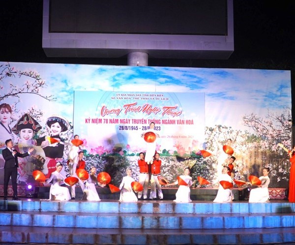 Điện Biên: Sôi nổi chương trình nghệ thuật chào mừng Ngày truyền thống ngành Văn hóa - Anh 3