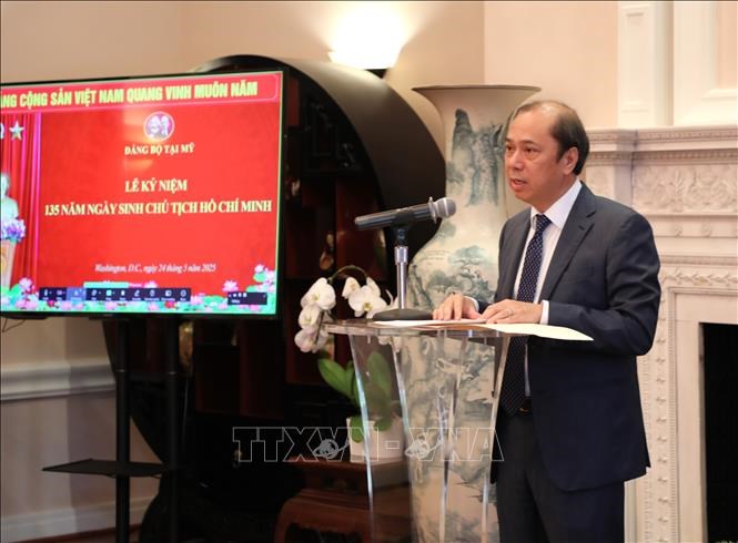 Đại sứ Việt Nam tại Mỹ Nguyễn Quốc Dũng phát biểu tại Lễ kỷ niệm 135 năm ngàysinh Chủ tịch Hồ Chí Minh. Ảnh: Ngọc Quang/PV TTXVN tại Mỹ