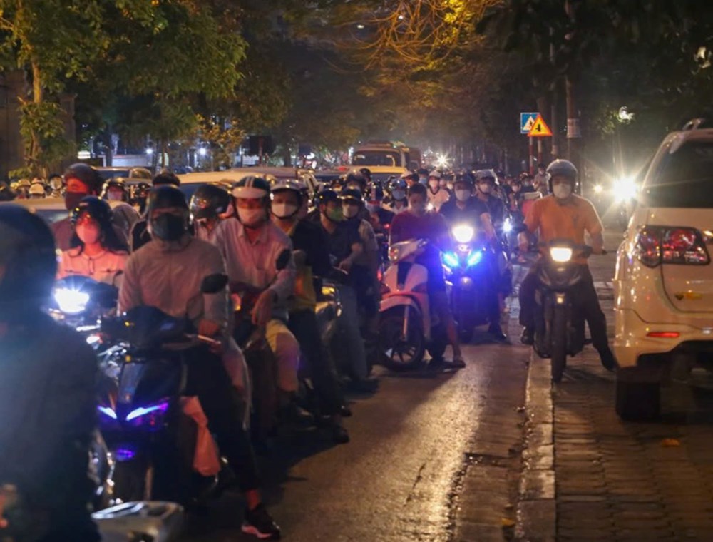 Sở Xây dựng Hà Nội yêu cầu các đơn vị điều chỉnh nhiều điểm đen giao thông gâyùn tắc.