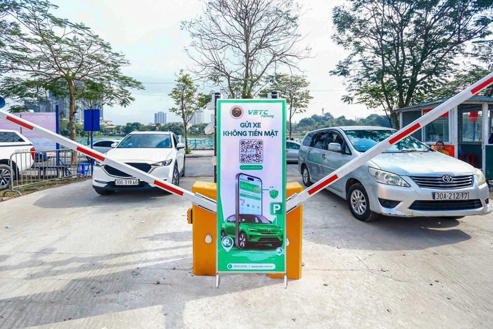 Một số công ty ô tô liên kết ứng dụng hỗ trợ thanh toán không tiền mặt trong hệsinh thái giao thông hiện đại. Ảnh: CTV