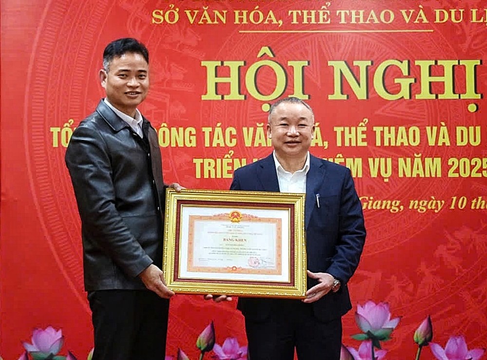 Thư viện tỉnh Bắc Giang có nhiều đóng góp cho thư viện, tủ sách...trên địa bàntỉnh.