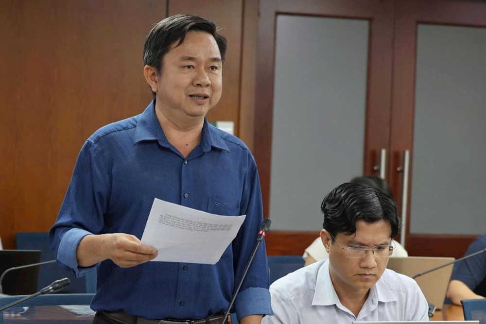 Ông Nguyễn Lê Tân, Phó phòng Năng lượng Sở Công Thương TP Hồ Chí Minh phát biểutại cuộc họp.