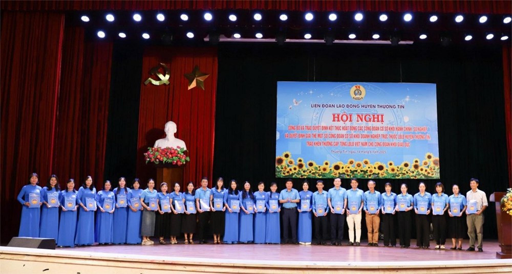 ĐLĐ huyện Thường Tín đã tổ chức Hội nghị công bố quyết định giải thể, kết thúchoạt động của các CĐCS thuộc khối hành chính, sự nghiệp.