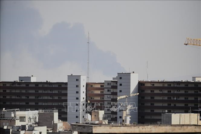 Khói bốc lên sau cuộc tấn công của Israel tại Tehran, Iran, ngày 17.6.2025. Ảnh:THX/TTXVN