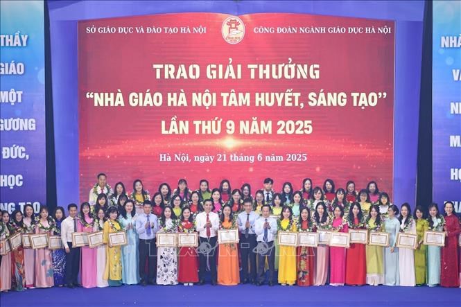 Giải thưởng “Nhà giáo tâm huyết, sáng tạo” lan tỏa tinh thần đổi mới, sáng tạocủa các nhà giáo, góp phần hiệu quả trong xây dựng nhà trường và trong thực hiệnChương trình giáo dục phổ thông 2018. Ảnh: Thanh Tùng/TTXVN